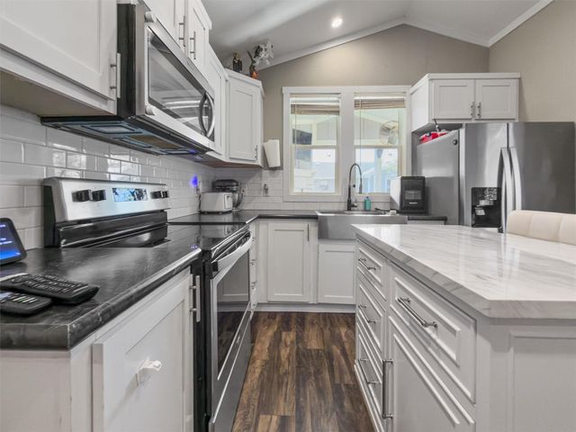 137 Scarlet Oaks DR, Dale, TX 78616