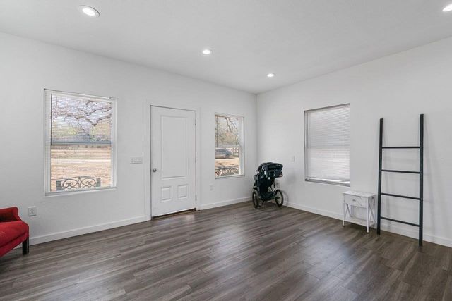 137 Scarlet Oaks DR, Dale, TX 78616