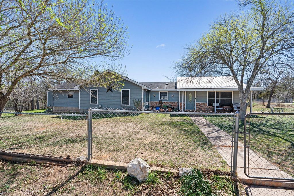 137 Scarlet Oaks DR, Dale, TX 78616