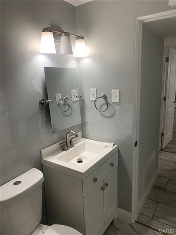 52 Marquette Drive, Florissant, MO 63031