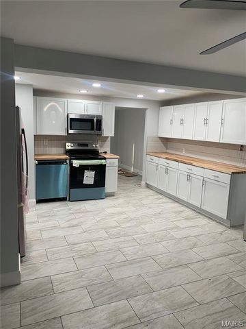 52 Marquette Drive, Florissant, MO 63031