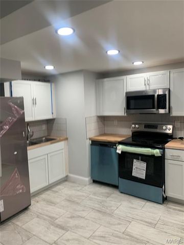 52 Marquette Drive, Florissant, MO 63031