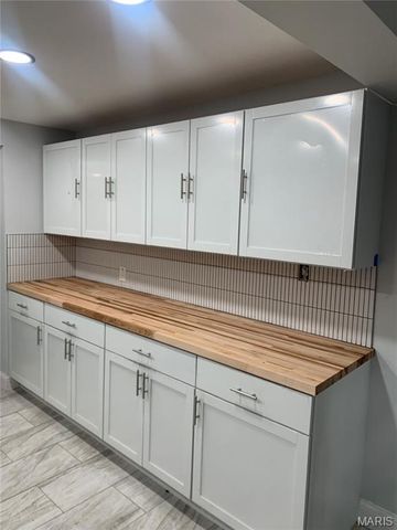 52 Marquette Drive, Florissant, MO 63031