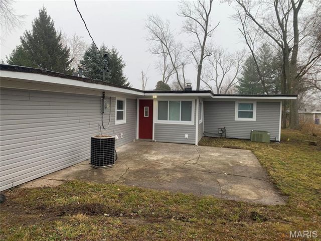 52 Marquette Drive, Florissant, MO 63031