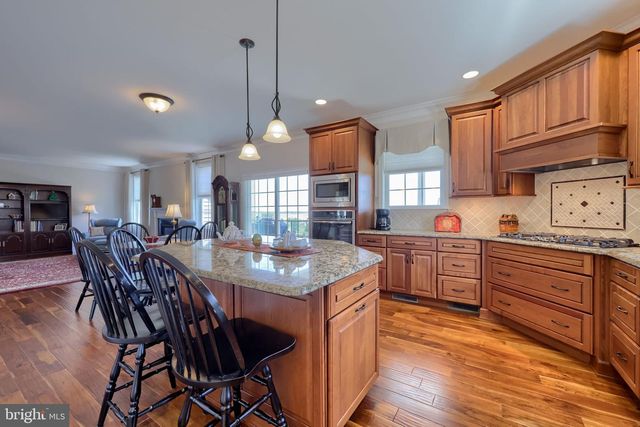 217 HAUER TER, Spring Grove, PA 17362