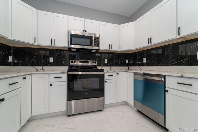 29987 Marigold Drive, Southfield, MI 48076