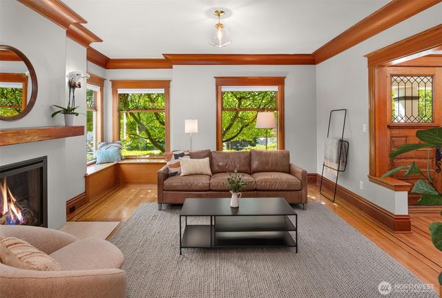 2002 1st Avenue N, Seattle, WA 98109