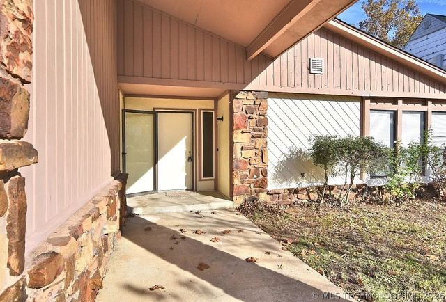2208 W Memphis Street, Broken Arrow, OK 74012