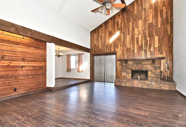 2208 W Memphis Street, Broken Arrow, OK 74012