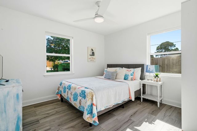 1969 Frontera Street, Navarre, FL 32566