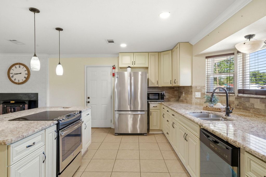 1969 Frontera Street, Navarre, FL 32566