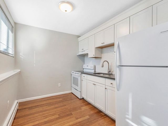 180 River St A4, Waltham, MA 02453