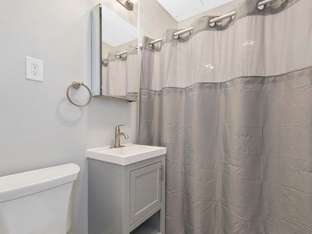 180 River St A4, Waltham, MA 02453