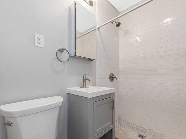 180 River St A4, Waltham, MA 02453