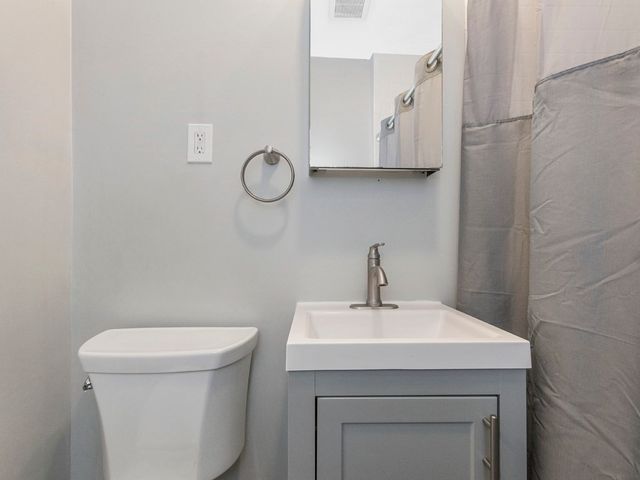 180 River St A4, Waltham, MA 02453