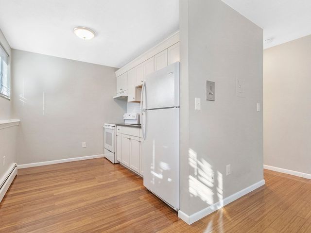 180 River St A4, Waltham, MA 02453