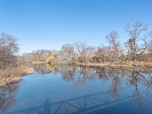 180 River St A4, Waltham, MA 02453