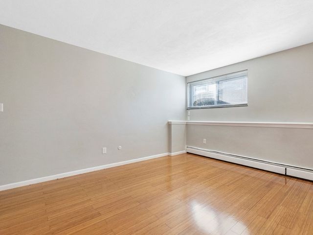 180 River St A4, Waltham, MA 02453