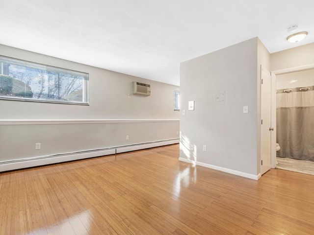 180 River St A4, Waltham, MA 02453