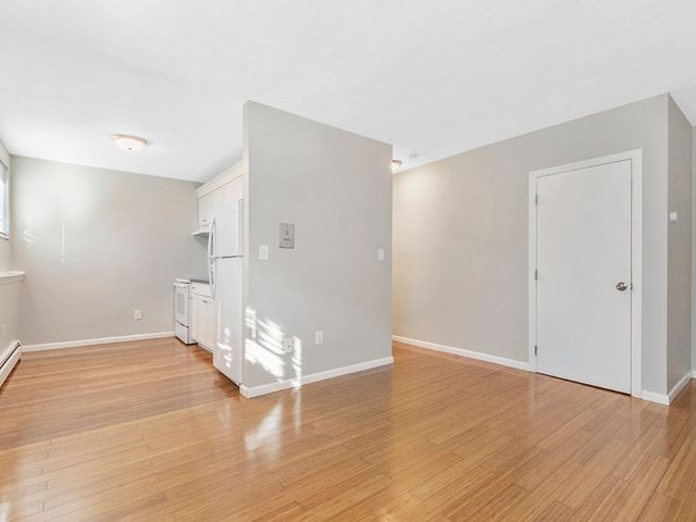 180 River St A4, Waltham, MA 02453