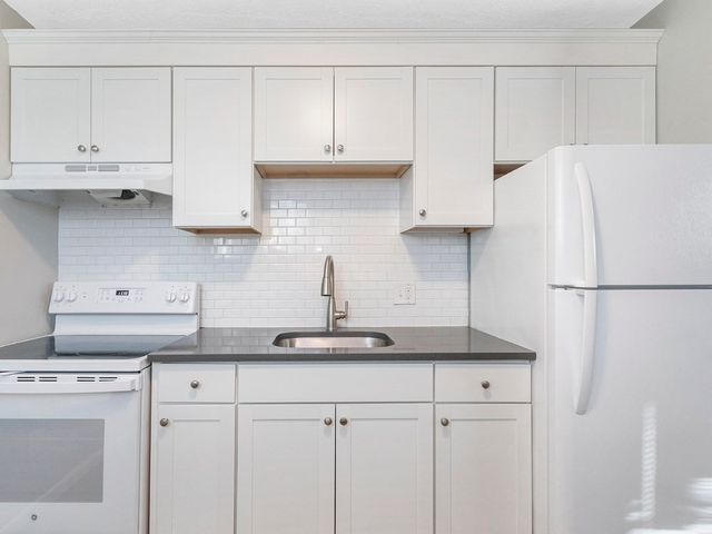 180 River St A4, Waltham, MA 02453