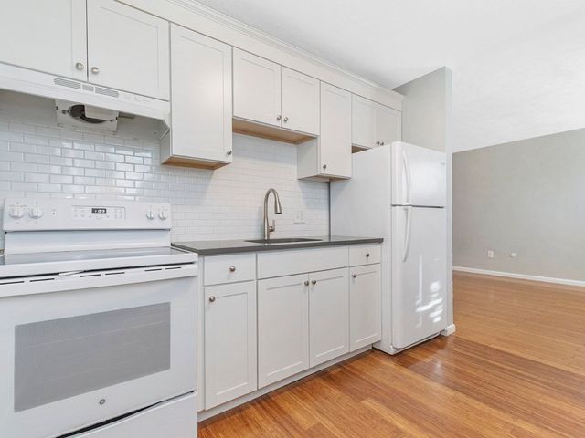 180 River St A4, Waltham, MA 02453