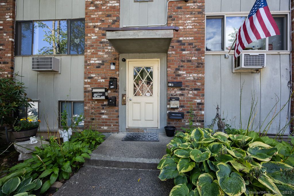 15 Kay Lane APT H, Waterbury, CT 06708