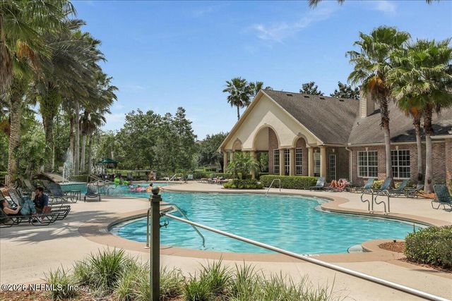 7800 POINT MEADOWS Drive 231, Jacksonville, FL 32256
