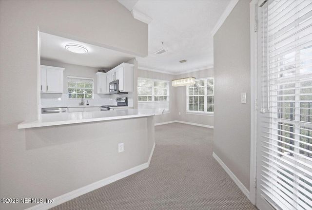 7800 POINT MEADOWS Drive 231, Jacksonville, FL 32256