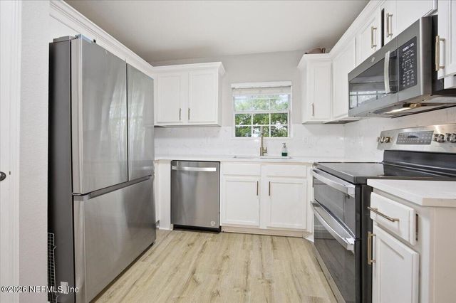 7800 POINT MEADOWS Drive 231, Jacksonville, FL 32256