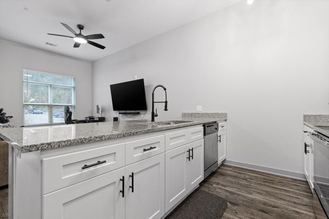 782 Riverfront Pkwy Apt 109, Chattanooga, TN 37402