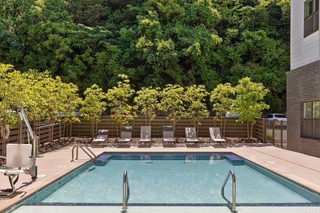 782 Riverfront Pkwy Apt 109, Chattanooga, TN 37402