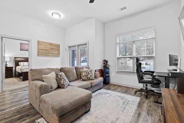 782 Riverfront Pkwy Apt 109, Chattanooga, TN 37402