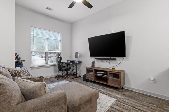 782 Riverfront Pkwy Apt 109, Chattanooga, TN 37402