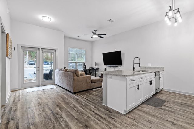 782 Riverfront Pkwy Apt 109, Chattanooga, TN 37402