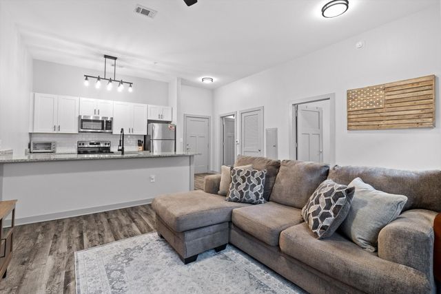 782 Riverfront Pkwy Apt 109, Chattanooga, TN 37402