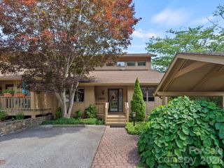 1001 Red Oak Drive, Hendersonville, NC 28791