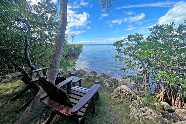 100 List Street, Upper Matecumbe Key Islamorada, FL 33036