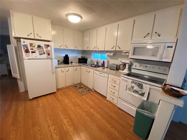 104 AMERICANA COURT NE 207, St Petersburg, FL 33702