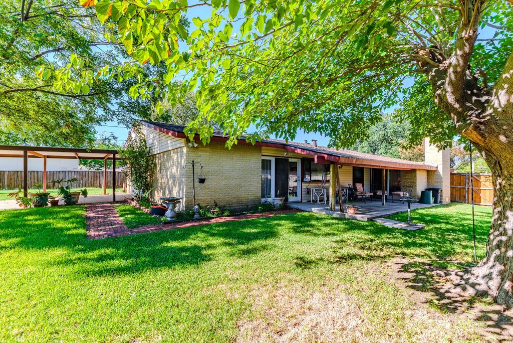 709 Echo Drive, Grand Prairie, TX 75052 — photo 4