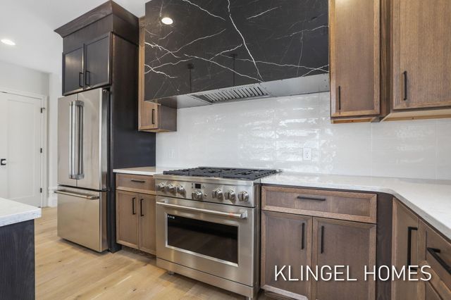 930 W Savidge Street 2, Spring Lake, MI 49456