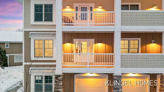 930 W Savidge Street 2, Spring Lake, MI 49456