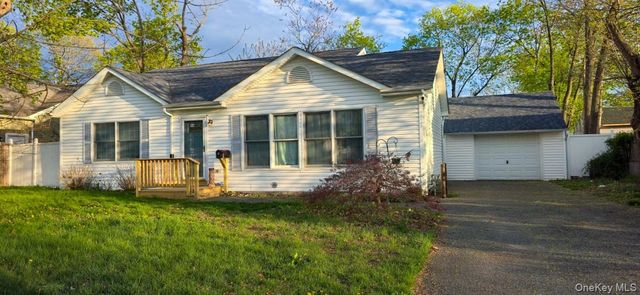 46 E Maple Street, Central Islip, NY 11722