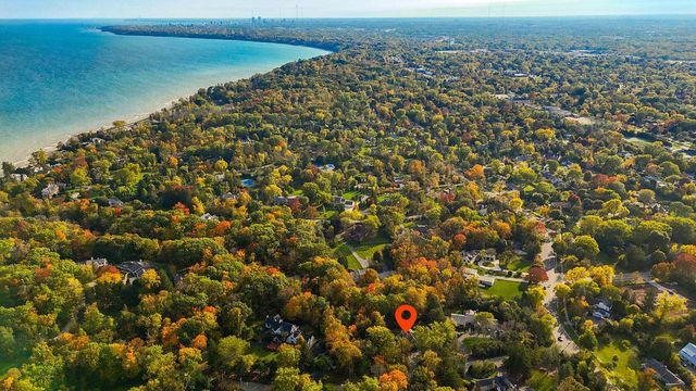 9516 N Apple Blossom LANE, Bayside, WI 53217
