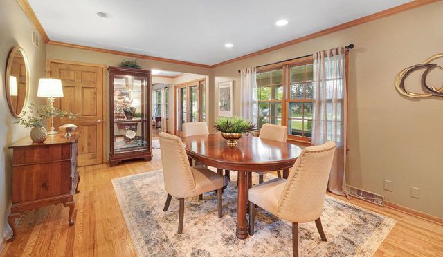 9516 N Apple Blossom LANE, Bayside, WI 53217