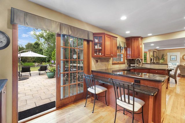9516 N Apple Blossom LANE, Bayside, WI 53217