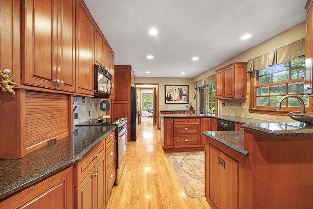 9516 N Apple Blossom LANE, Bayside, WI 53217