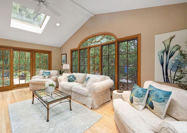 9516 N Apple Blossom LANE, Bayside, WI 53217