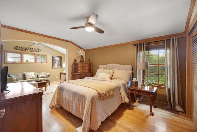 9516 N Apple Blossom LANE, Bayside, WI 53217