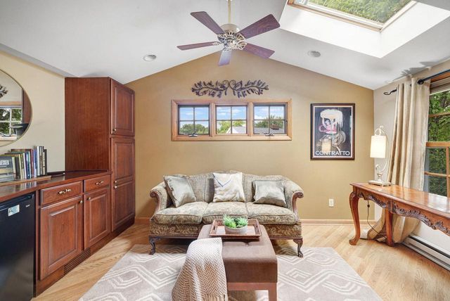 9516 N Apple Blossom LANE, Bayside, WI 53217